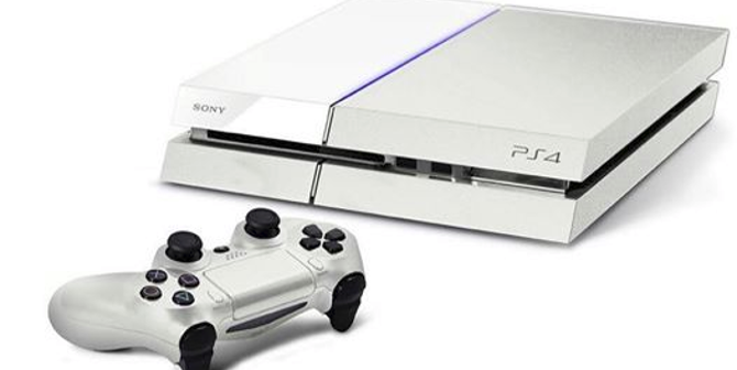 PlayStation 4 White